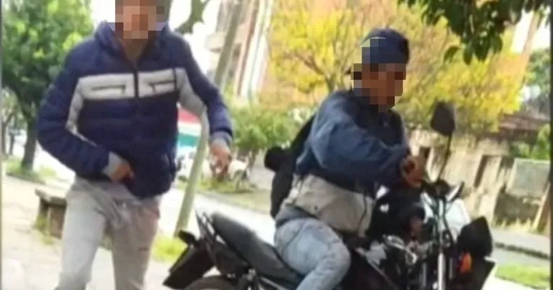 En un arrebato callejero en Capital, atacaron a un comerciante y le robaron casi  millón