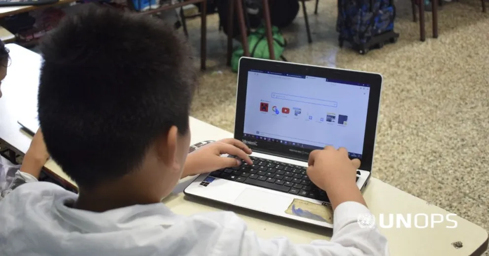 El gobierno espera entregar las primeras computadoras en junio y no descarta que los equipos queden en las escuelas