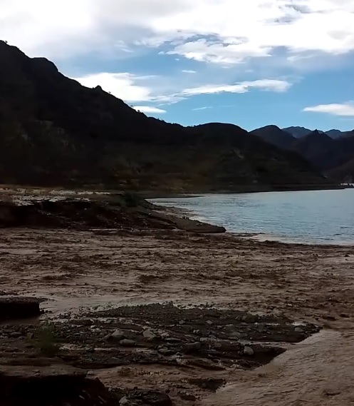 La creciente provocó que la Ruta 60 esté cortada a la altura de Punta Negra