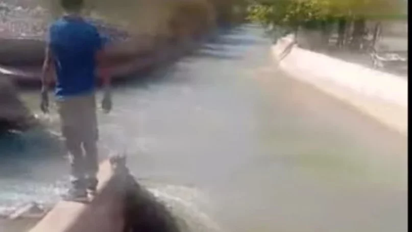 Bajan el nivel del agua para reanudar la búsqueda del niño en el Canal Céspedes