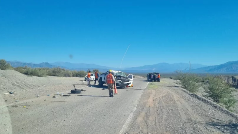 Dos trabajadores salieron ilesos tras volcar en la Ruta 40