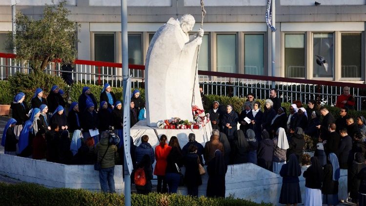 El Papa en el Gemelli: en la mañana una crisis respiratoria